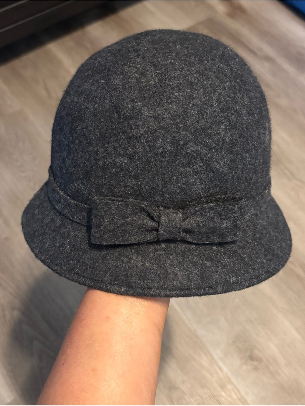 Trixie 100% wool gray bucket hat with bow